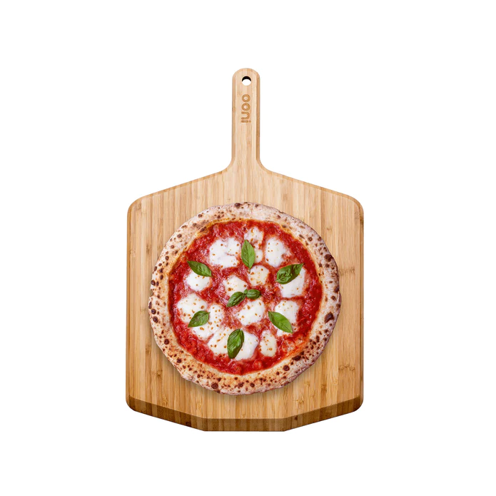Ooni Pizzaschieber und Servierbrett aus Bambus